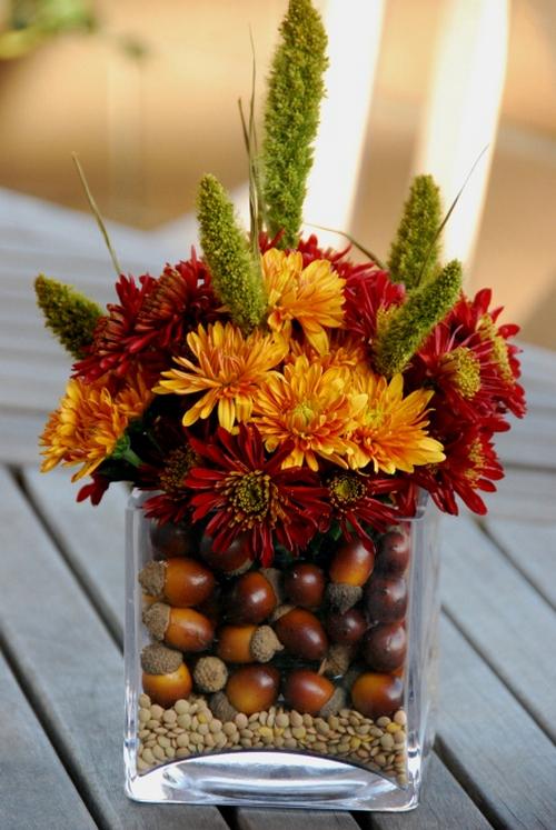 Őszi dekoráció mogyoróval lencsével virágokkal