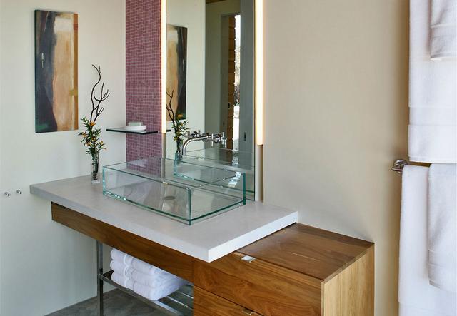 Kis méretű fürdőszoba üvegmosdó