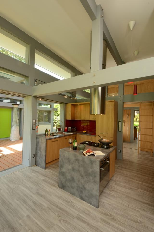 Modern szigetes konyha design páraelszívóval