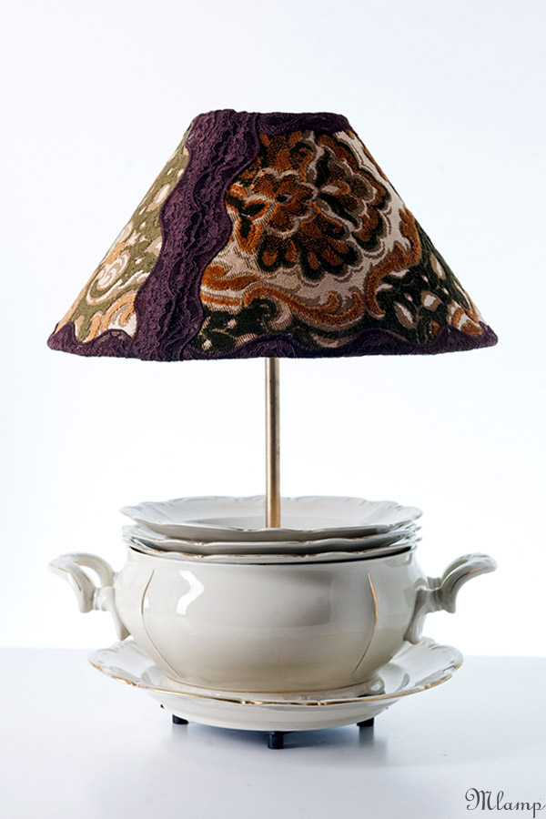 Porcelán asztali lámpa: Bavaria süteményes kínáló, leveses tál és mélytányérok.