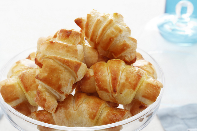 Gyorsfagyasztott pékárú, kenyér és pogácsa gyors felmelegítése