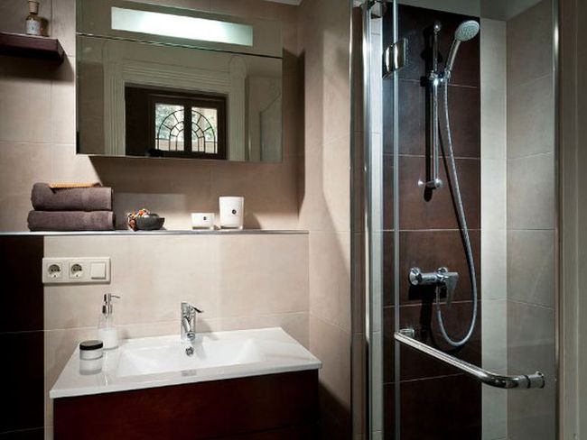 Polgári lakás modern fürdőszobája