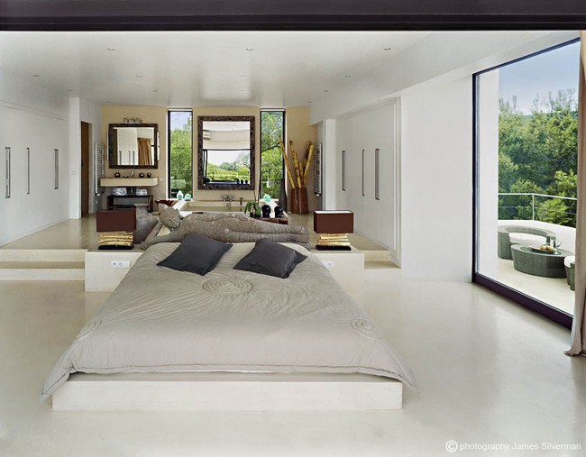 Természetességgel fűszerezett modern minimalista villa ibizáról