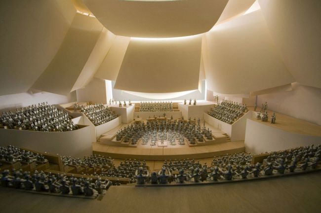 Frank Gehry építész koncertterem belső kialakítás