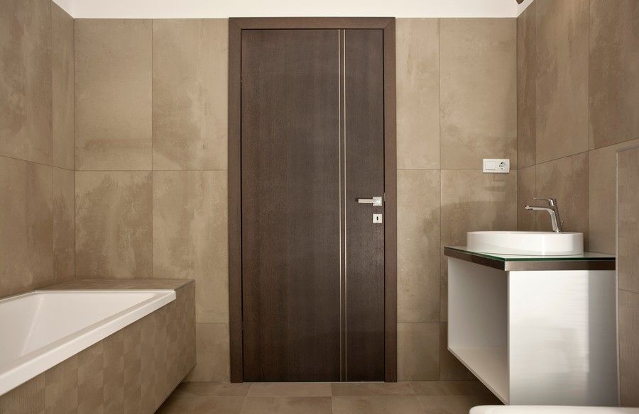 Egyedi design ajtó fürdőszobába Ajtóház