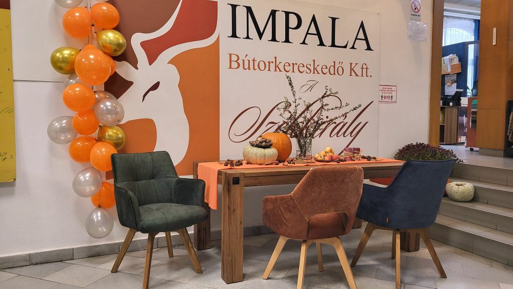 Impala a Székkirály őszi dekoráció étkezőszékekkel