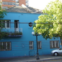 Santiago de Chilébe kerülvén lenyűgözött a Bauhaus-jellegű köz- és lakóépületek szépsége és sokasága, amely izgalmasan egyedi arculatot biztosít a városnak. 
