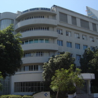 Santiago de Chilébe kerülvén lenyűgözött a Bauhaus-jellegű köz- és lakóépületek szépsége és sokasága, amely izgalmasan egyedi arculatot biztosít a városnak. Santiago de Chilébe kerülvén lenyűgözött a Bauhaus-jellegű köz- és lakóépületek szépsége és sokasága, amely izgalmasan egyedi arculatot biztosít a városnak.