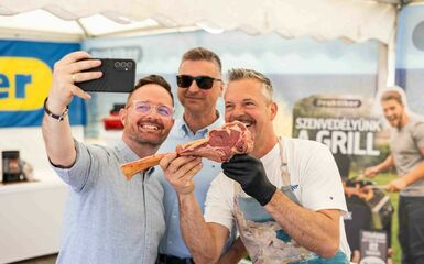 Grillkalauz kezdőknek és haladóknak Lázár Chef könnyen elkészíthető grillreceptjével