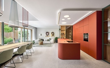 Régi ház megújult modern lakberendezéssel, bevállalós konyhabútorral Olaszországból