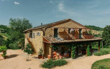 Vidéki olasz villa vibrálóan modern belsővel – Meglepően játékos enteriőrök egy felújított villában